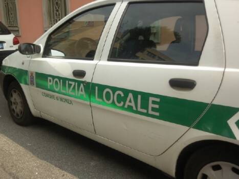 polizia-locale-auto-punto-mb