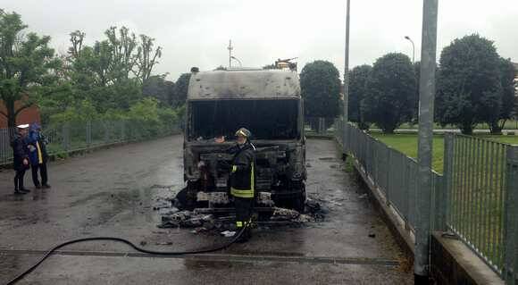 lesmo camion prende fuoco aprile 2014 -2