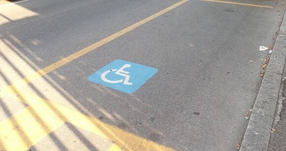 parcheggio disabili strisce gialle mb