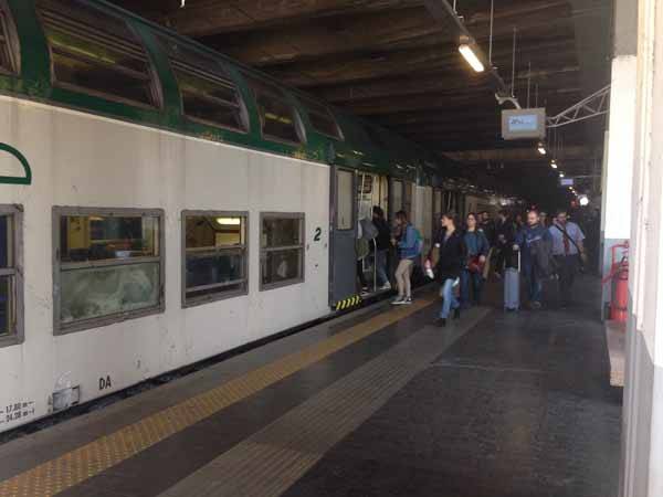 stazione-porte-treno-aperte-mb