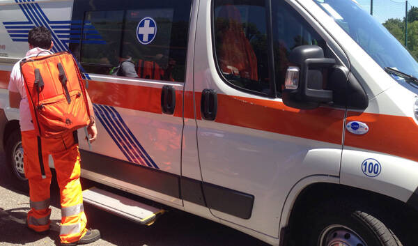 ambulanza-soccorritori-3-mb
