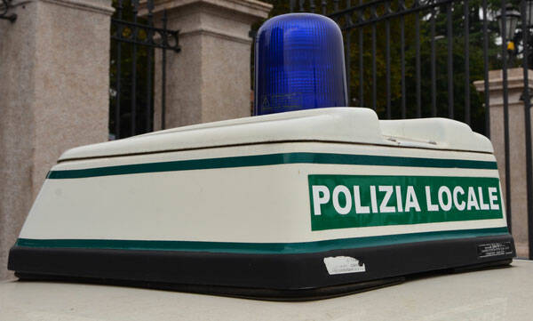 polizia-locale-sirena-lampeggiante-mb