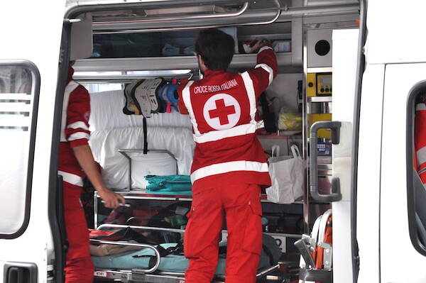 Croce-Rossa-italiana-ambulanza-interno-mb