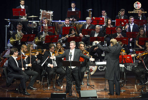 Campione d'Italia concerto del tenore Ottavio Palmieri con l'Orchestra Filarmonica Italiana diretta dal maestro Daniele Agiman