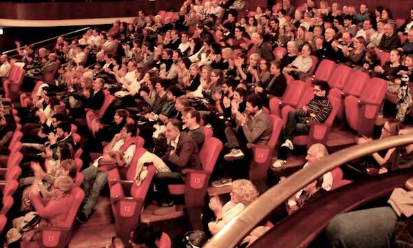 pubblico-teatro-manzoni-600x