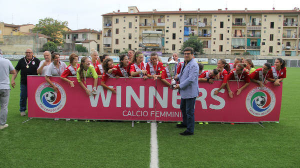 calcio-femminile-fiammamonza-juniores-premiazione-coppa