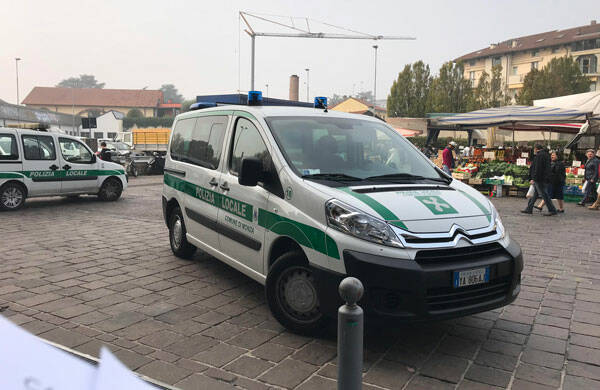 Polizia-locale-Piazza-cambiaghi-2-mb