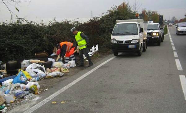 agrate brianza sp13 polizia cem abbandono riofiuti