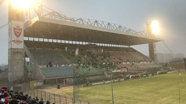 calcio-monza-cuneo-neve-tribuna