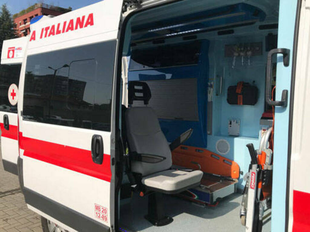 ambulanza-croce-rossa-mb-117
