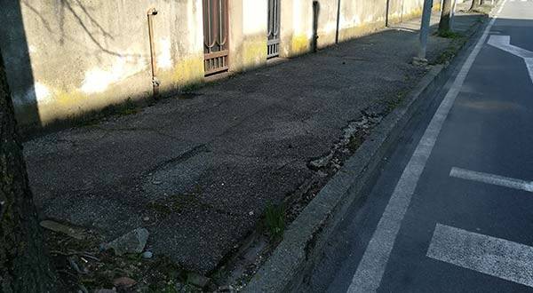 Vimercate-Via-Motta-marciapiedi-dissestati