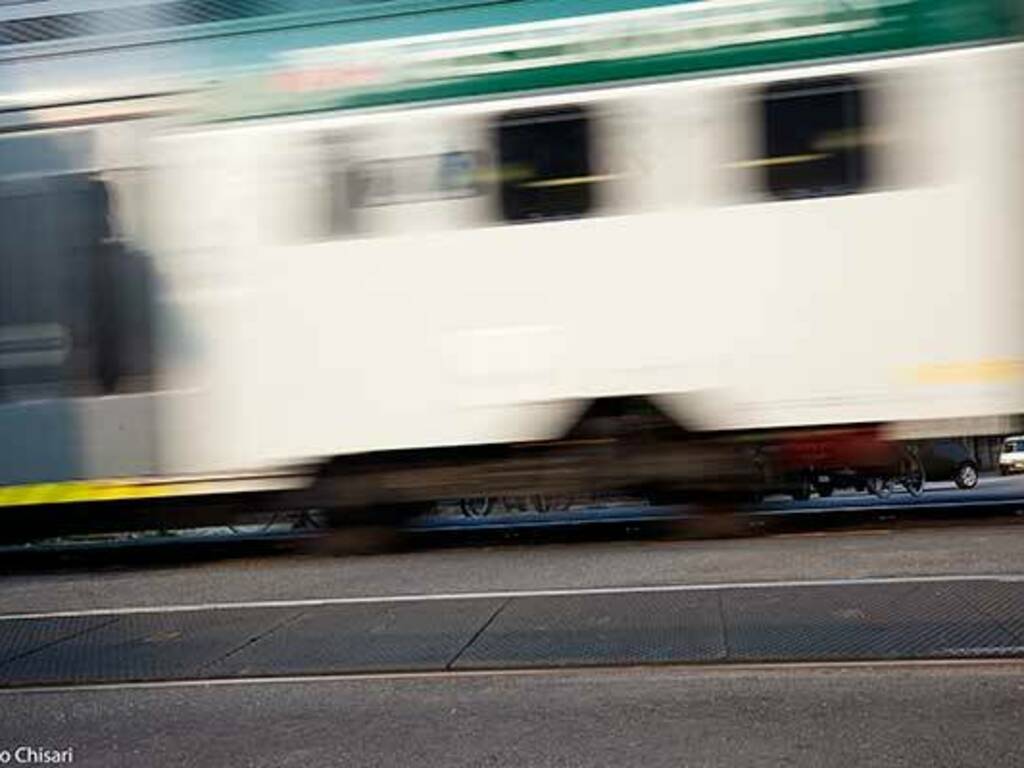 Varedo-trenord-treni-passaggioalivello-sbarre-trafficoferroviario-trafficoveicolare-attraversamento3-mb