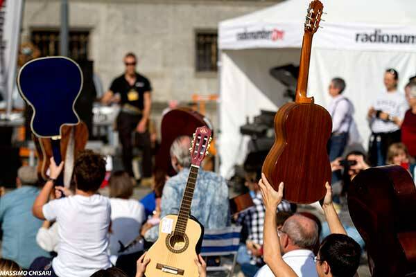 monza-arengario-monza-music-week-mille-chitarre-in-piazza-eventi25-mb