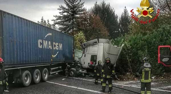 Giussano-incidente-mezzo-pesante-vigili-del-fuoco-5