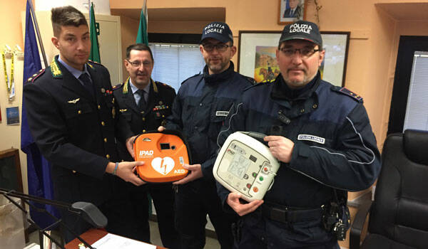 polizia-locale-villasanta-defibrillatore