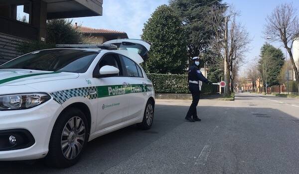 vimercate-polizia-locale-vigili-controllo-stradale-lockdown-mb