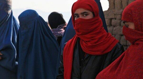 afghanistan-donna-burqa-free-web-6000x338