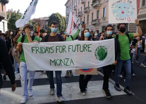 fridays for future monza cartello