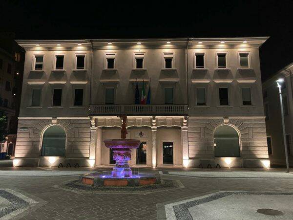 nuova illuminazione della sede comunale di Piazza Martiri della Libertà seregno