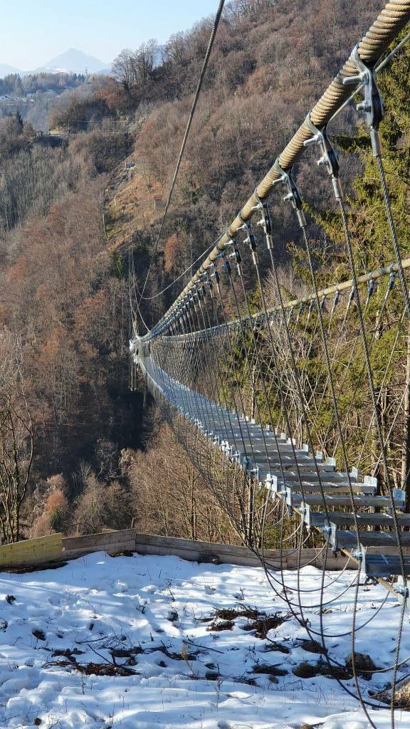 Ponte tibetano a Dossena (BG) - Lombardia 