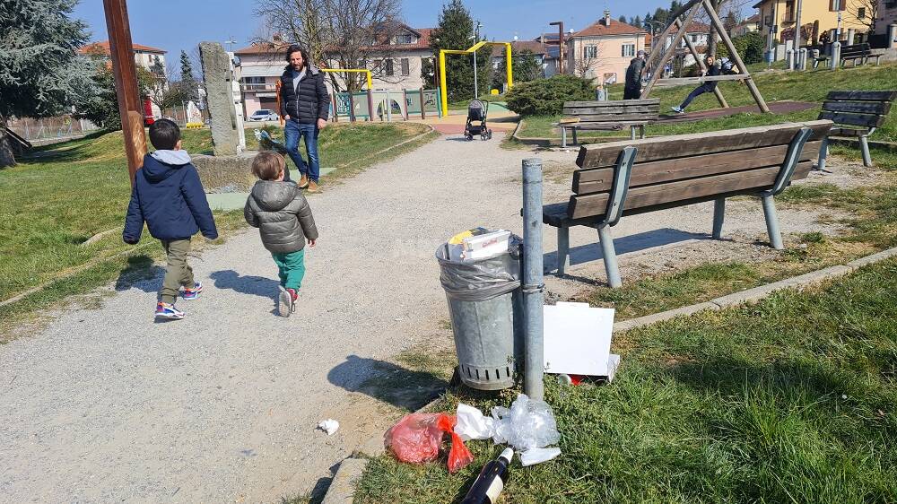 Sporcizia al Parco Inclusivo di Villa Raverio, Besana mb