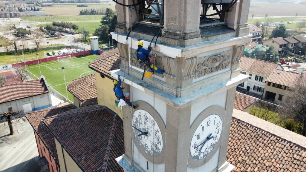 Sulbiate lavori acrobatici sul campanile