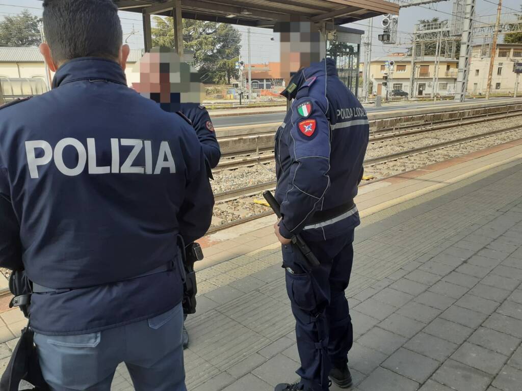 polizia controlli stazione