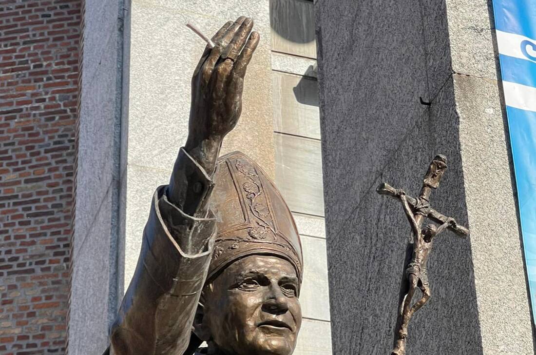 seregno spinello statua papa