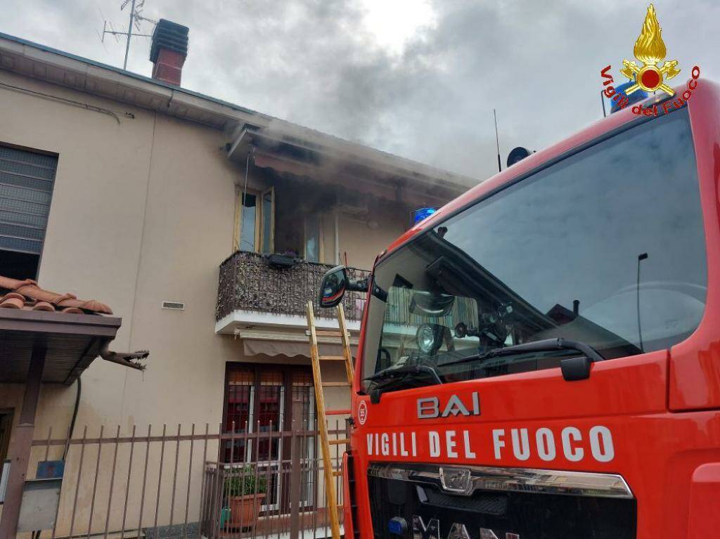 nova milanese incendio via Bologna