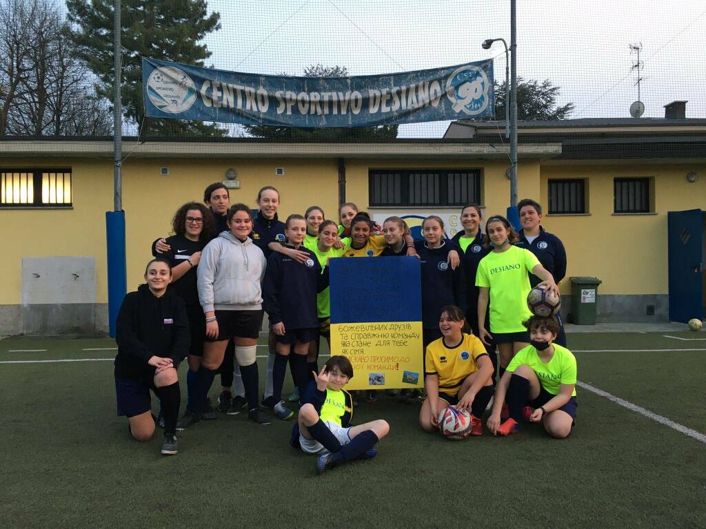 squadra calcio femminile Csd Desio con ucraine mb