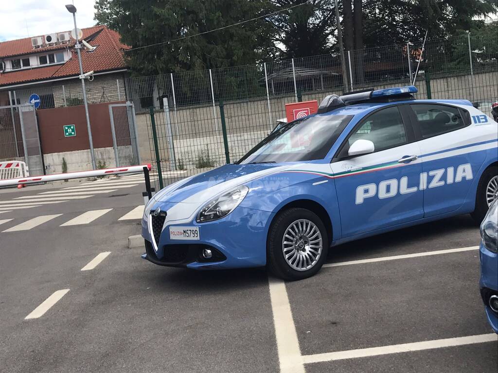 Monza Cancro Primo Aiuto dona 2 defibrillatori alla Polizia