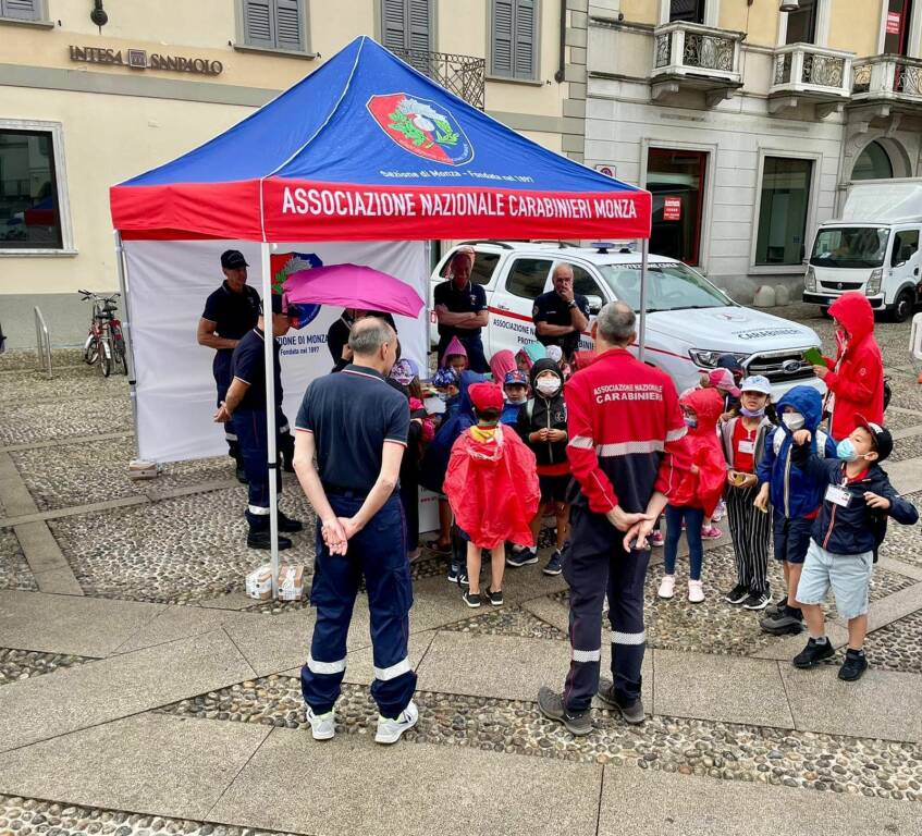 gazebo fuori gp carabinieri monza