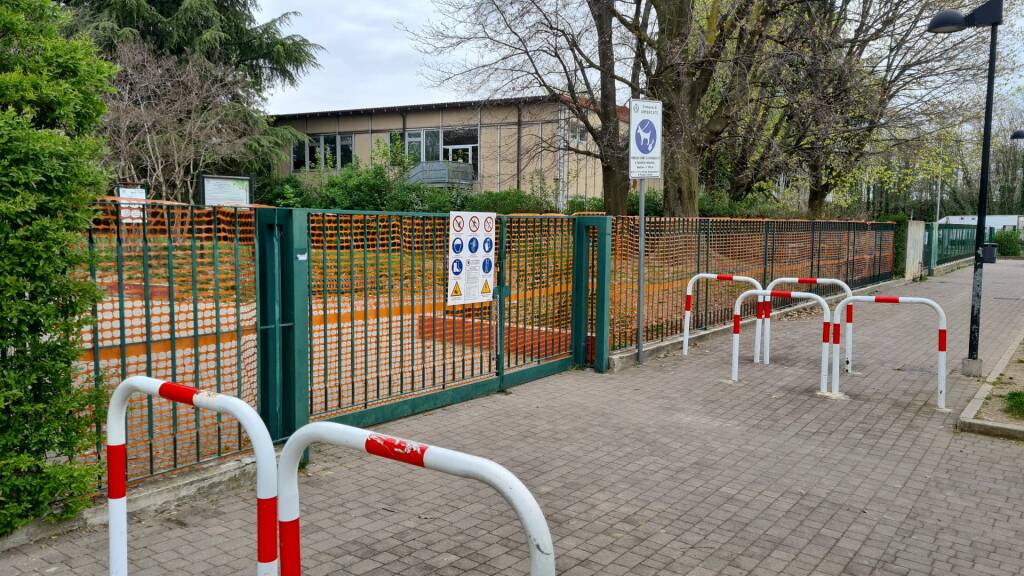 I giardini di via don Lualdi a Ruginello chiusi per lavori Vimercate