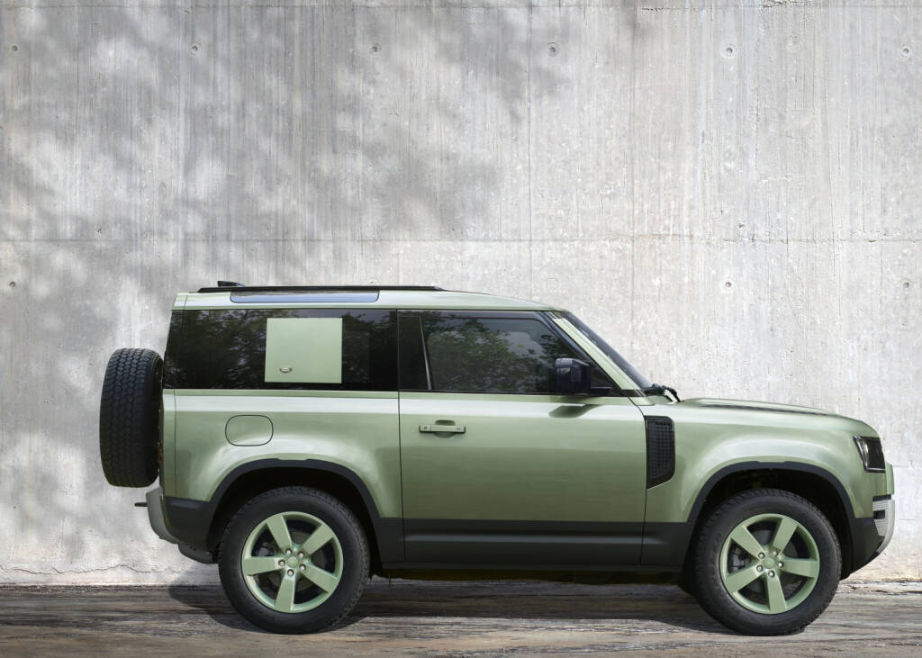 Land Rover Defender 75th Limited Edition dal concessionario Jaguar Land  Rover JB Cars di Monza - MBNews