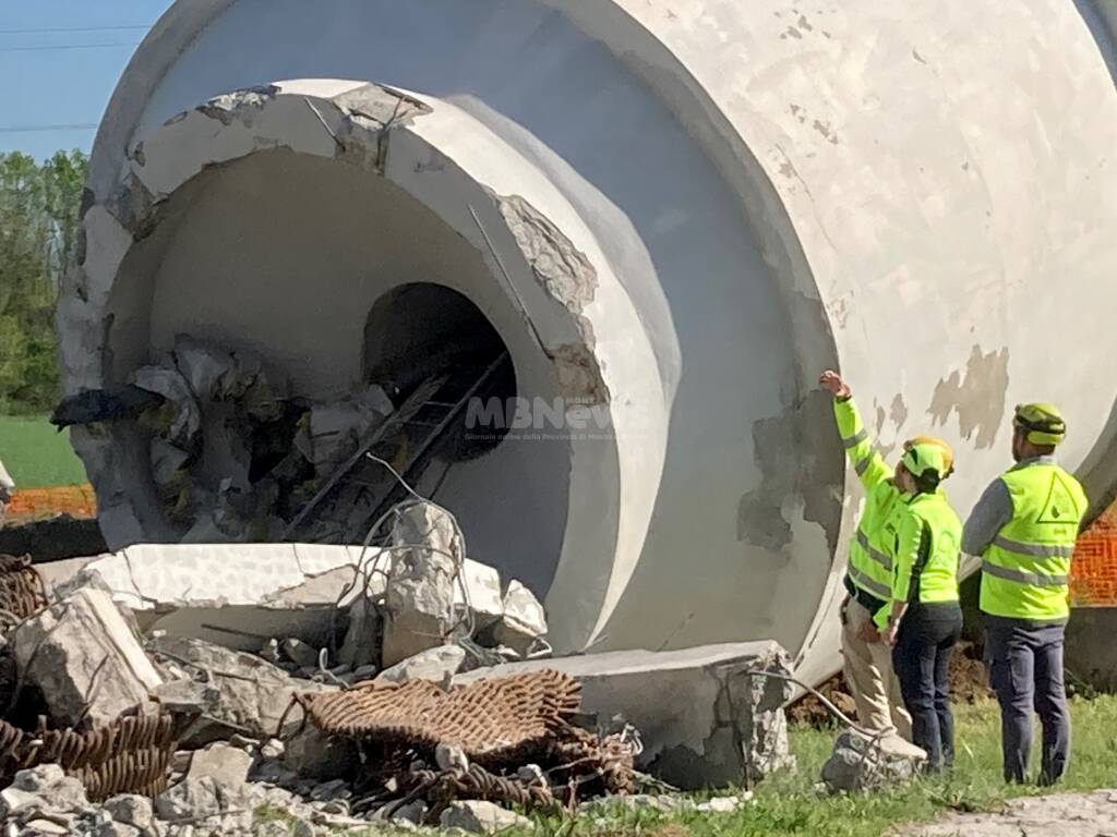 Velasca, giù con esplosivo la torre piezometrica di via Tasso