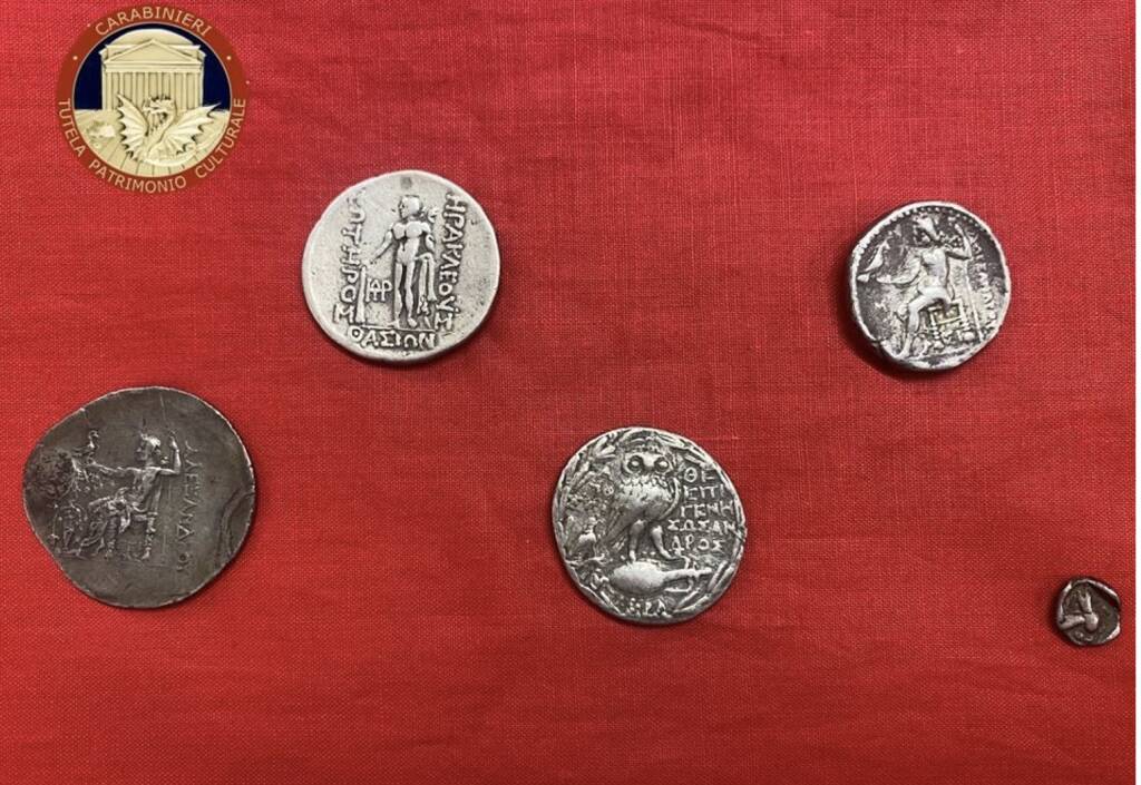 In vendita sull'asta online: cinque preziose monete antiche tornano in  Grecia - MBNews