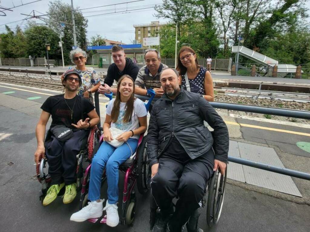 gruppo disabili abbatti le barriere alla stazione di Desio