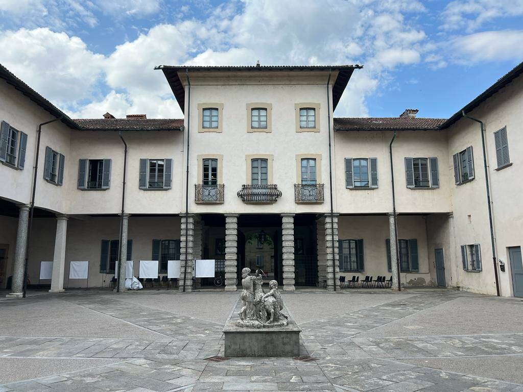 palazzo Arese Borromeo -mb