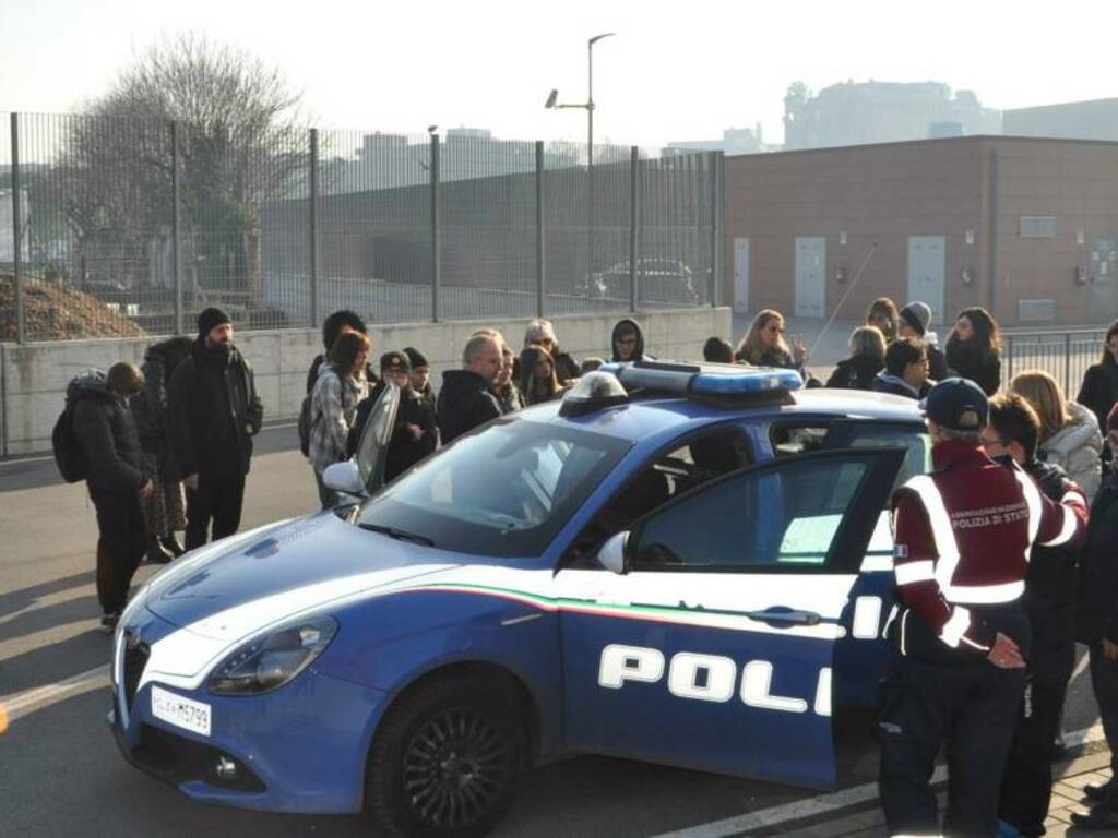 questura monza polizia studenti Olivetti