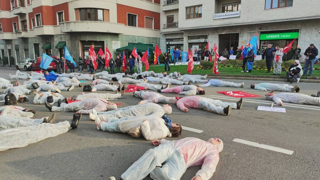 Flash mob sindacati morti lavoro